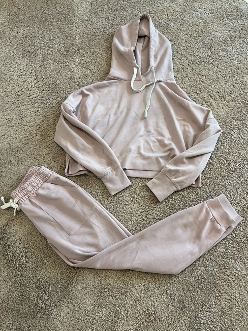 Women’s size small jogger and cropped hoodie set